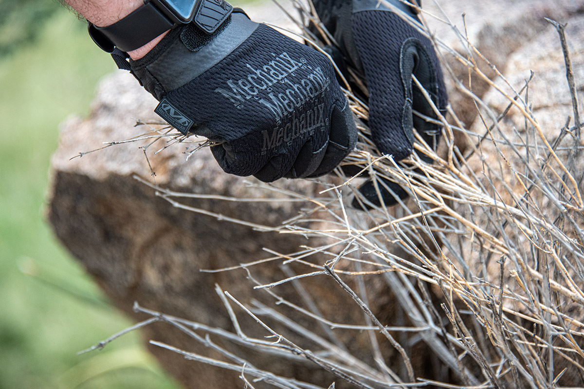 Mechanix-Handschuhe-Holz-Sammeln